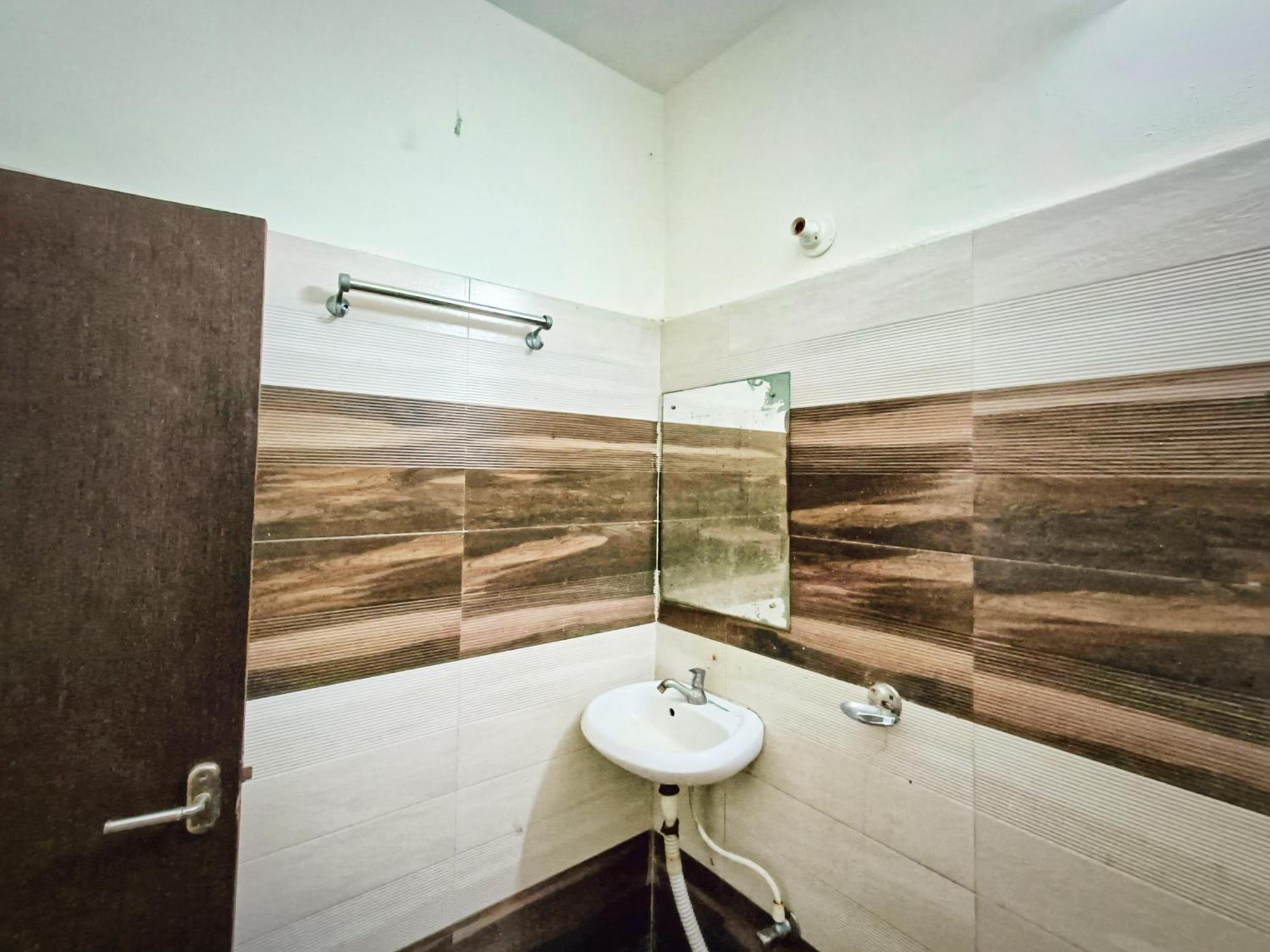 Rest Inn Hotel Newtown Road Near Tata Medical 콜카타 외부 사진