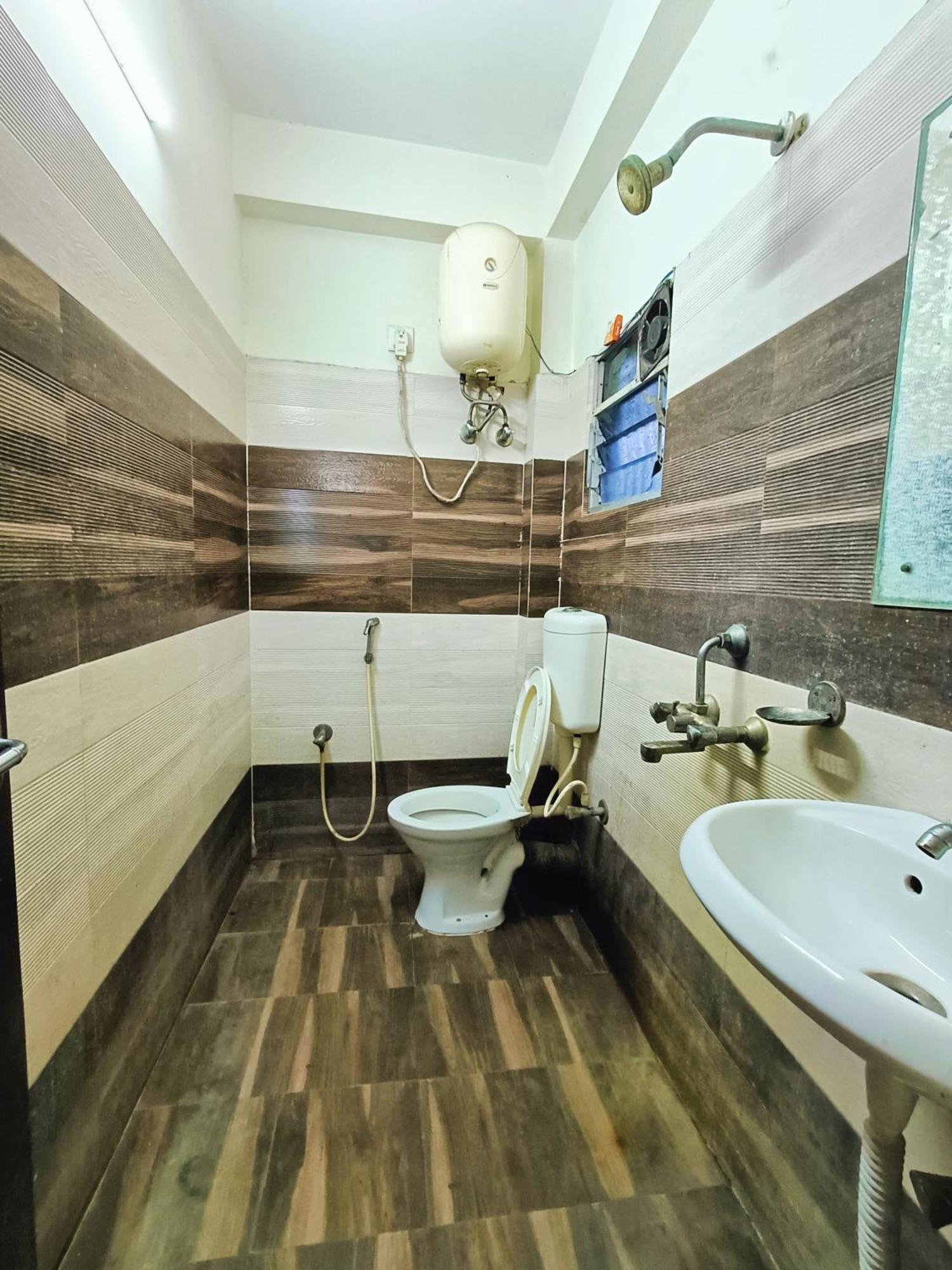 Rest Inn Hotel Newtown Road Near Tata Medical 콜카타 외부 사진