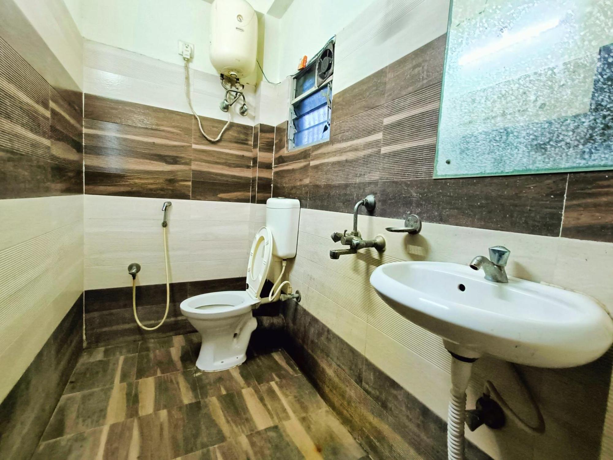 Rest Inn Hotel Newtown Road Near Tata Medical 콜카타 외부 사진